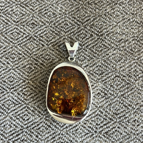 Silver and amber pendant - Picture 2 of 4